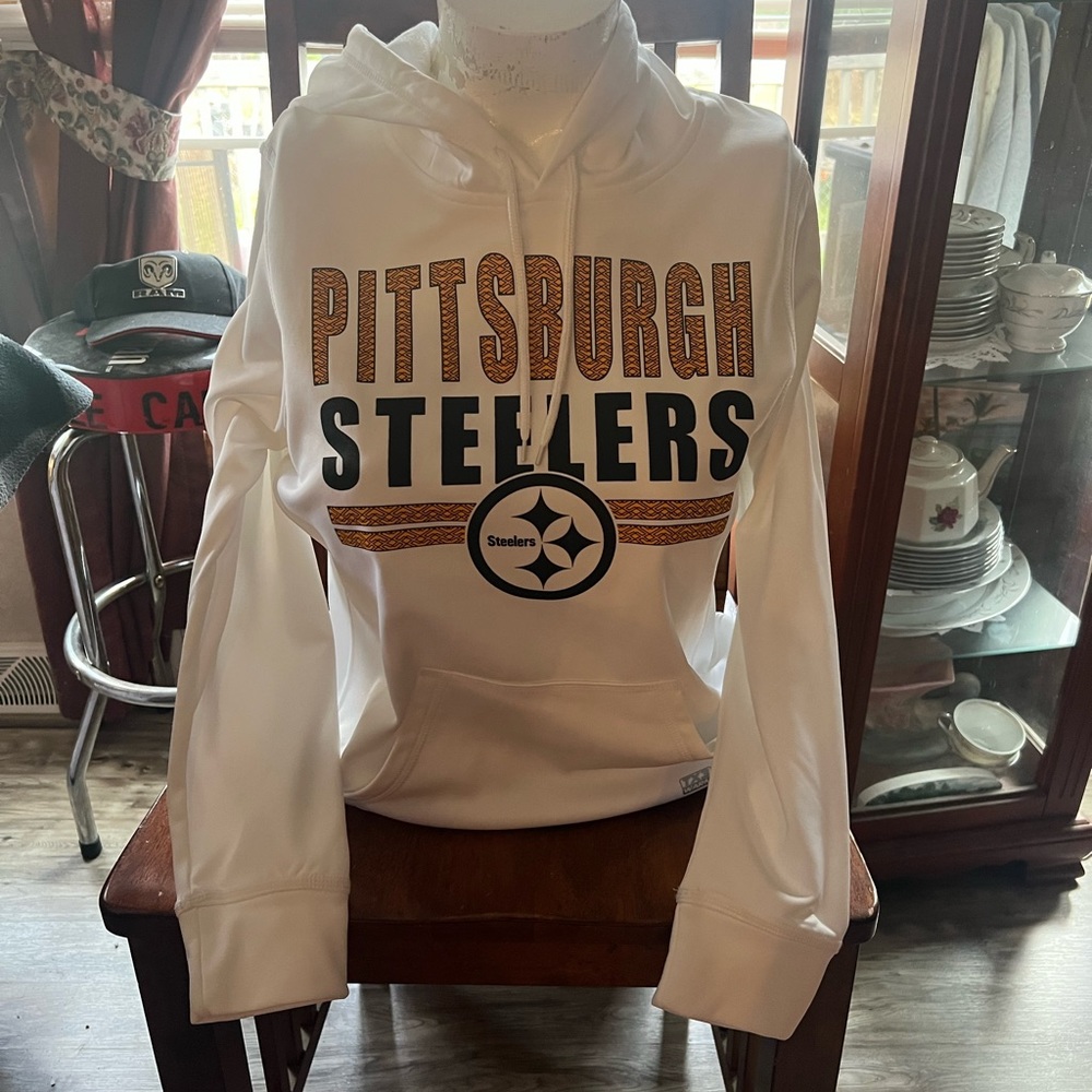 Women’s Steelers hoodie didn’t wear many times like new